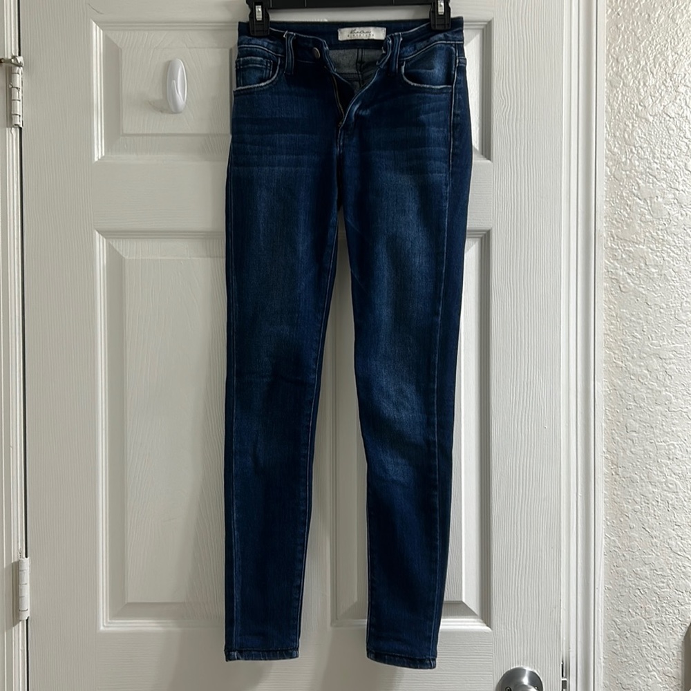Dark wash / low-rise Denim Jeans